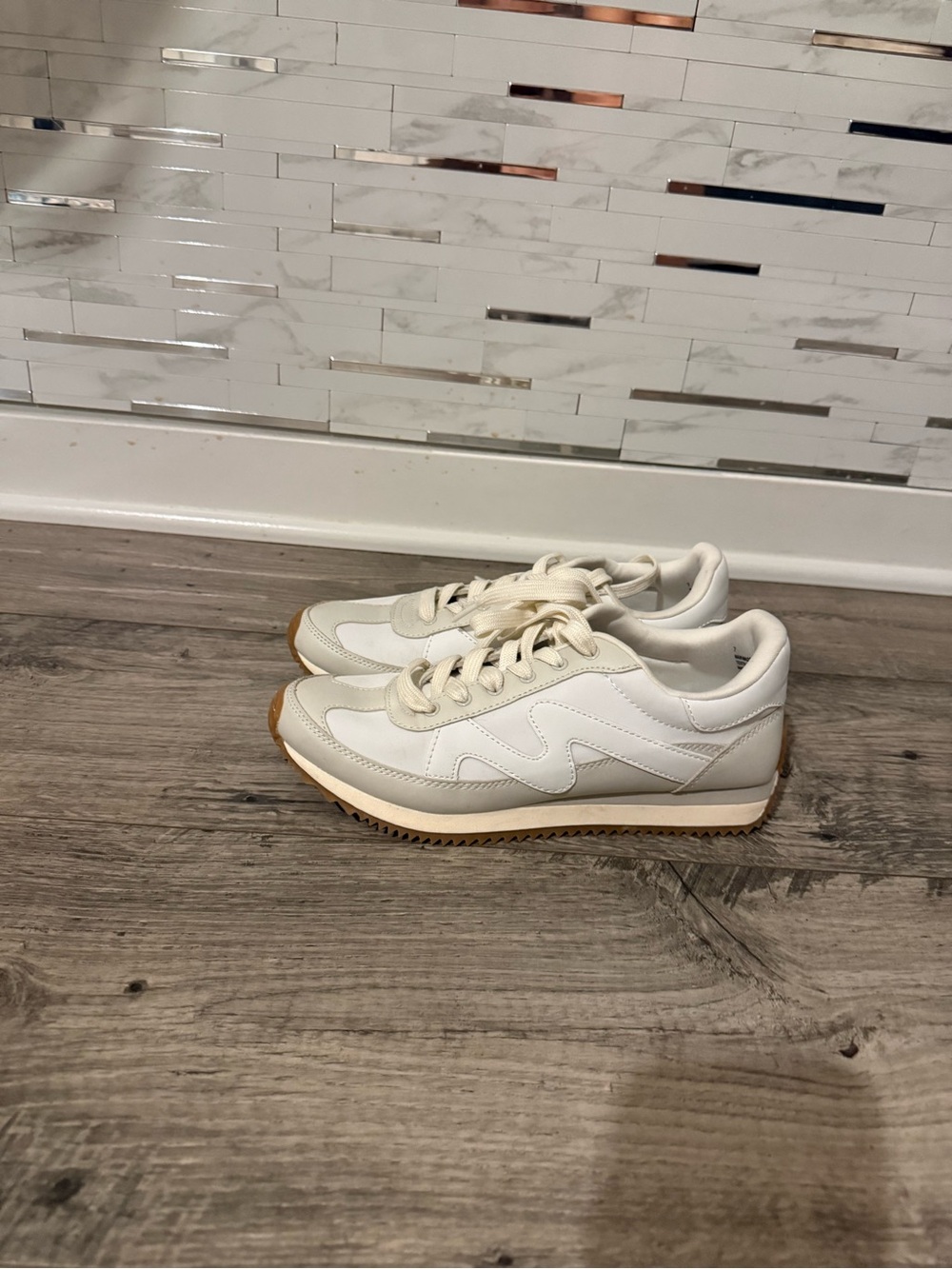 Universal Thread White and Gum Low-Profile Women's Sneakers